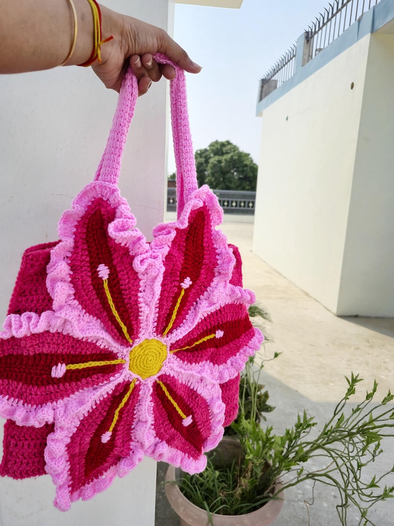 Lily Flower Handbag Crochet Pattern